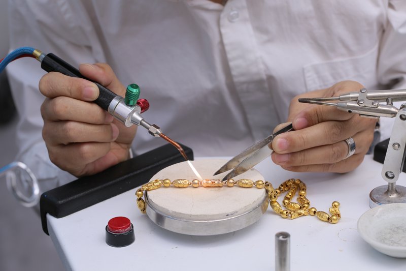 黄金的魅力:如何选择合适的黄金首饰?